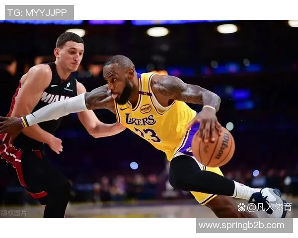 骑士与猛龙激战正酣詹姆斯展现王者风范引领球队奋勇争胜